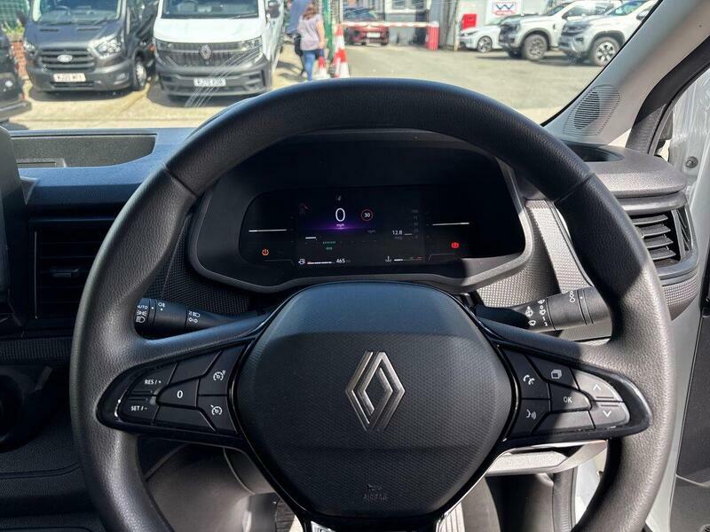 Renault Trafic Ll30 Blue Dci 150 Extra Safety Crew Van White #42