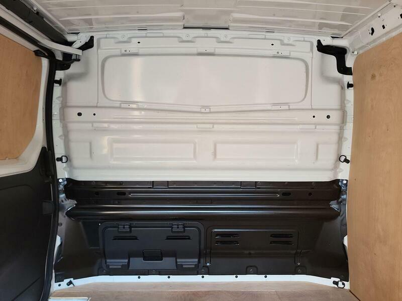 Renault Trafic Ll30 Blue Dci 150 Extra Safety Crew Van White #158