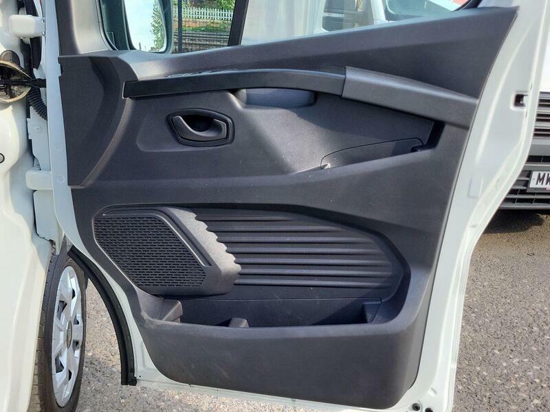 Renault Trafic Ll30 Blue Dci 150 Extra Safety Crew Van White #133