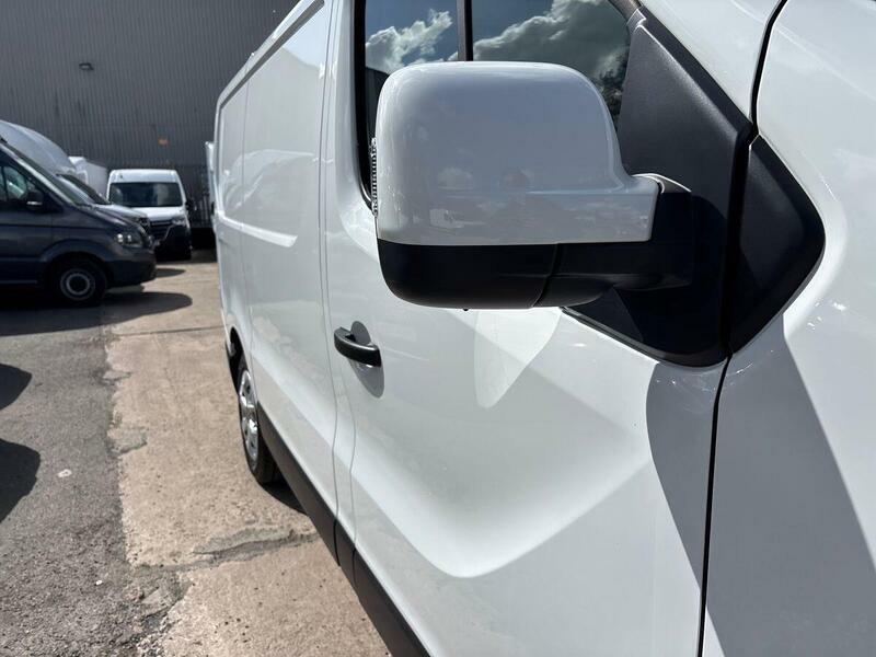 Renault Trafic Ll30 Blue Dci 150 Extra Safety Crew Van White #111