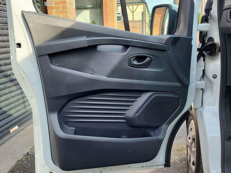 Renault Trafic Ll30 Blue Dci 150 Extra Safety Crew Van White #149