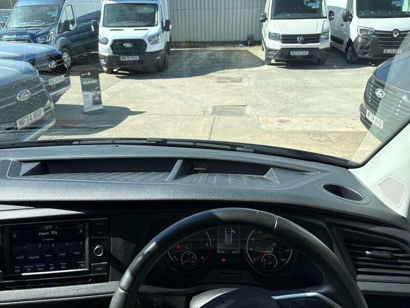 Volkswagen Transporter Highline White #35