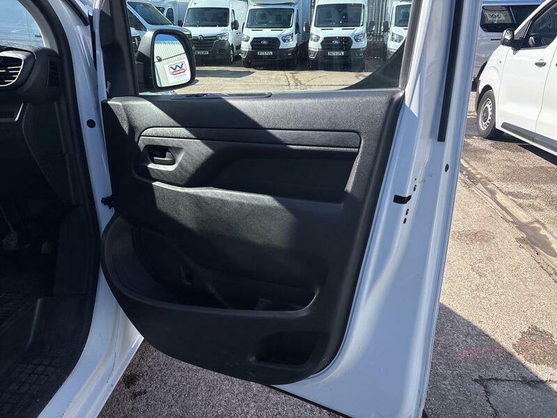 Vauxhall Vivaro Vivaro Panelvan L2 Pro 2.0Td 145 Mt6 Grey #32