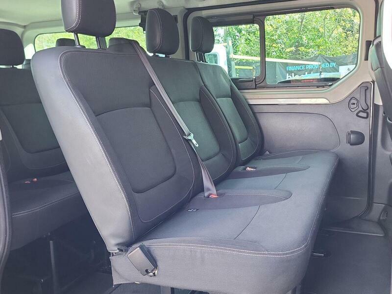 Renault Trafic Sl30 Blue Dci 150 Extra Sport Van White #71