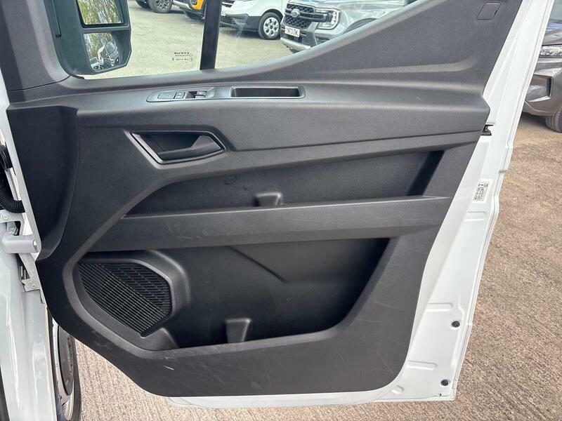 Renault Master Lm35 Blue Dci 130 Advance Medium Roof Van White #55