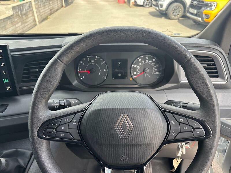 Renault Master Lm35 Blue Dci 130 Advance Medium Roof Van White #118