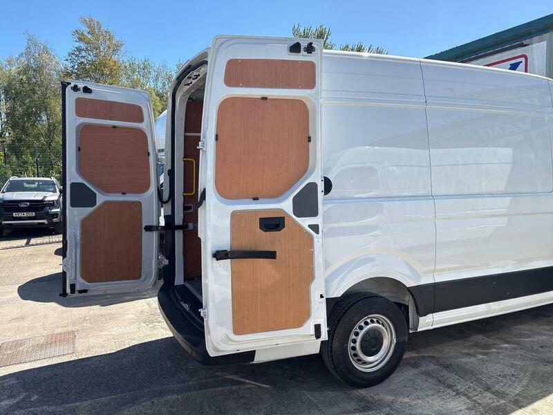 Volkswagen Crafter Cr35 Panel Van Startline Mwb 140 Ps 2.0 Tdi 6Sp Ma White #63