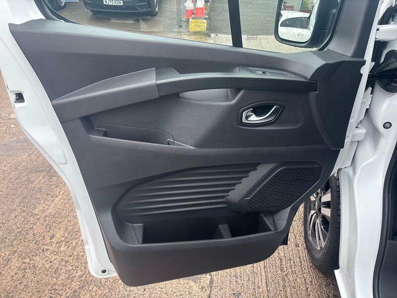 Renault Trafic Sl30 Blue Dci 130 Advance Safety Van White #73