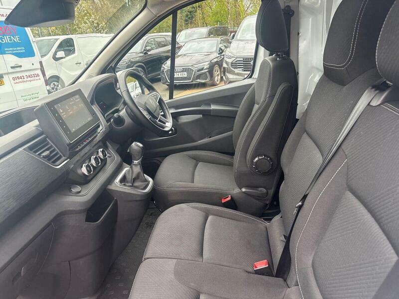 Renault Trafic Sl30 Blue Dci 130 Advance Safety Van White #37