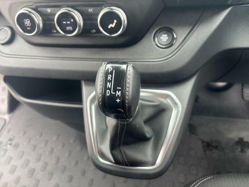 Renault Trafic Sl30 Blue Dci 130 Advance Safety Van White #51