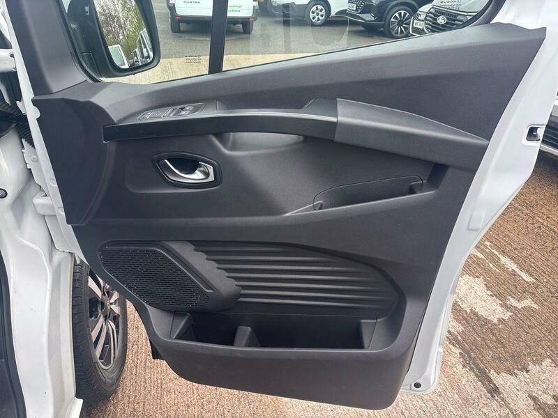 Renault Trafic Sl30 Blue Dci 130 Advance Safety Van White #11