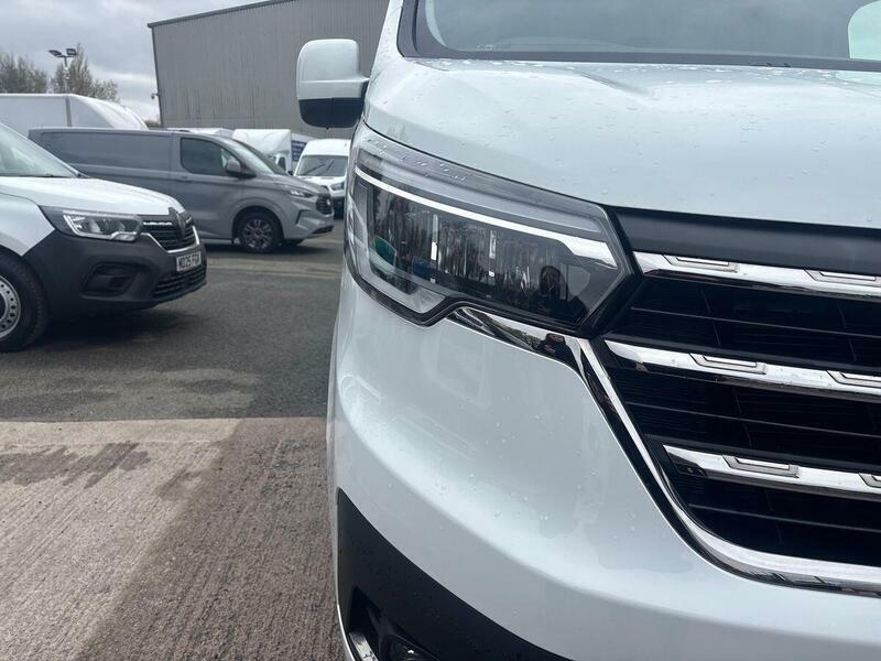 Renault Trafic Sl30 Blue Dci 130 Advance Safety Van White #16
