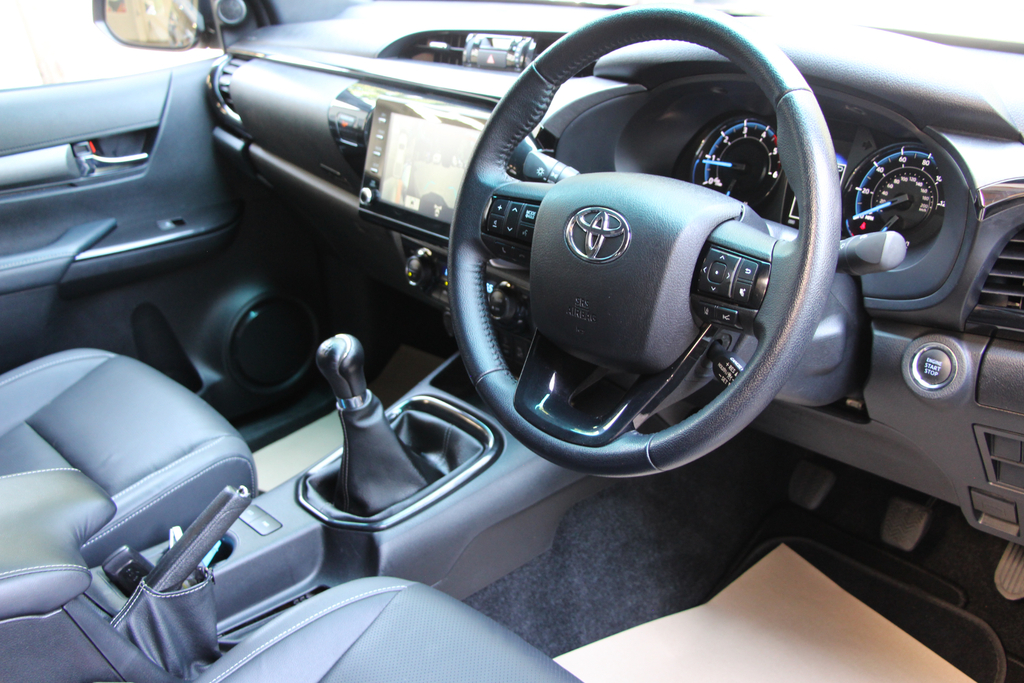 Toyota HILUX D-4d Invincible X Double Cab 4Wd 204 1 Owner, F #4