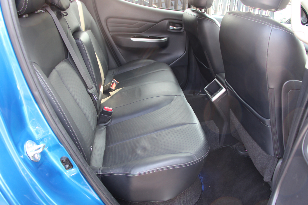 Mitsubishi L200 Di-d Dc Barbarian Blue #8