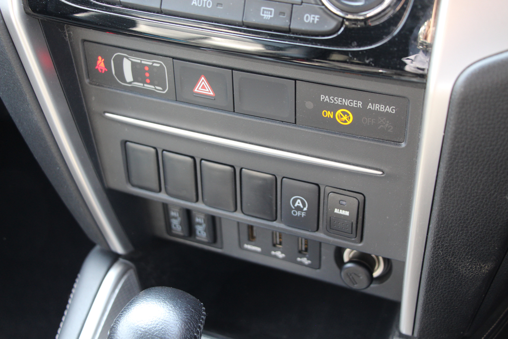 Mitsubishi L200 Di-d Dc Barbarian Blue #11