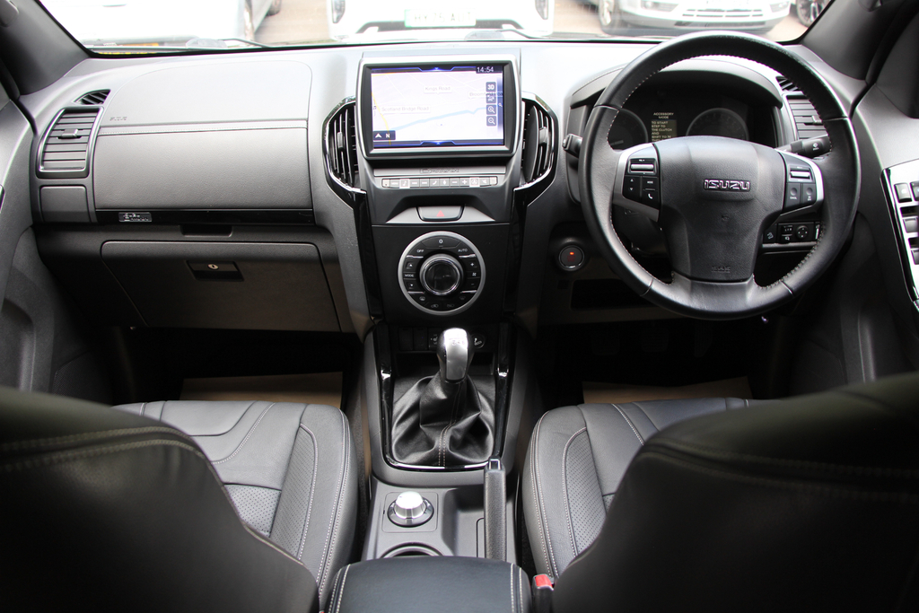 Isuzu D-Max Dcb 4X4 Pick Up Truckman Top White #22