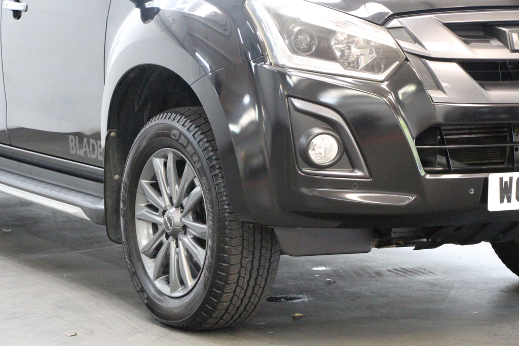 Isuzu D-Max Dcb 4X4 Pick Up Truckman Top White #7