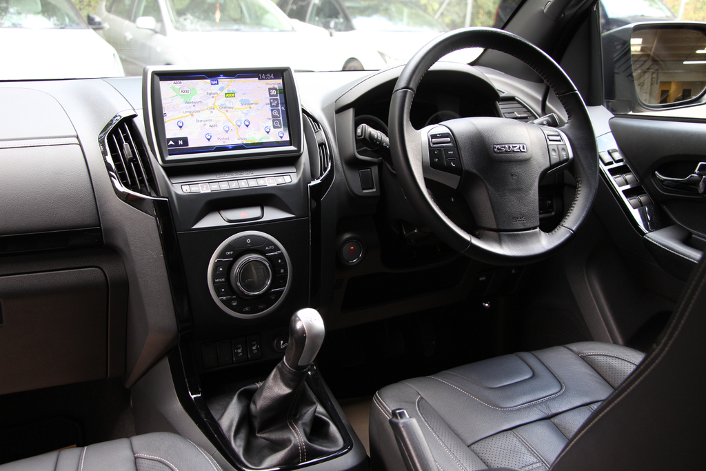 Isuzu D-Max Dcb 4X4 Pick Up Truckman Top White #21