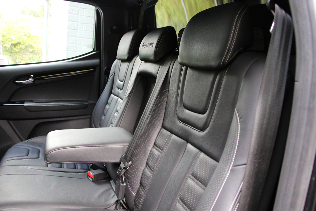 Isuzu D-Max Dcb 4X4 Pick Up Truckman Top White #20