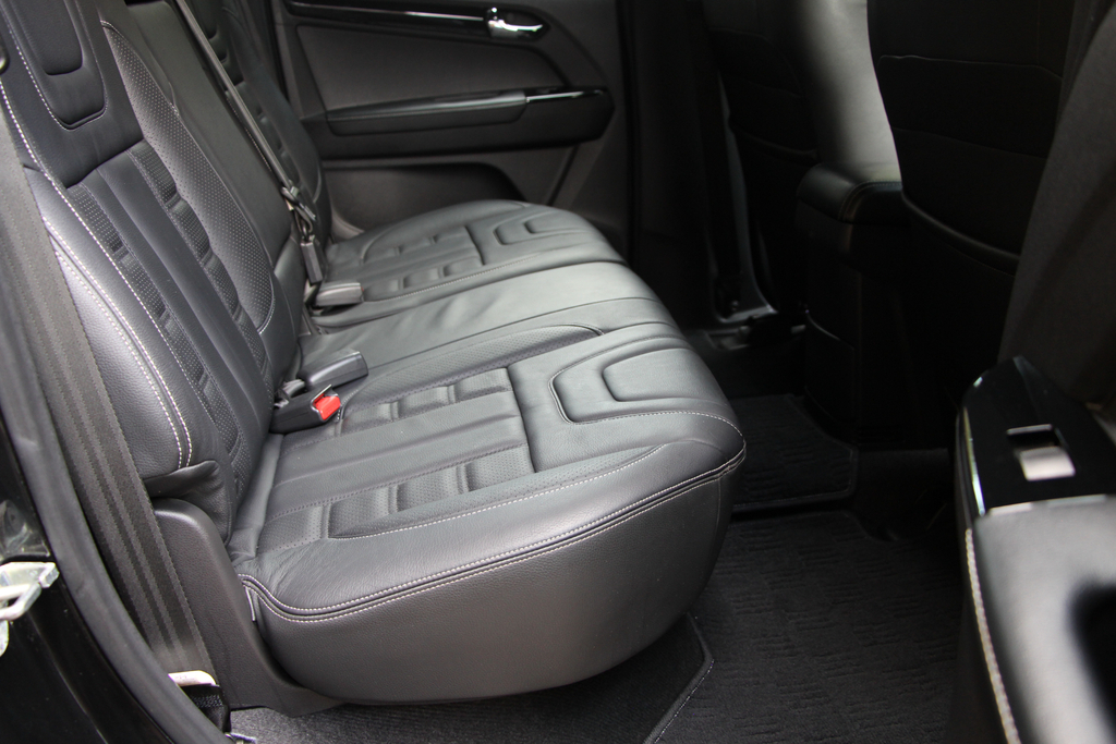 Isuzu D-Max Dcb 4X4 Pick Up Truckman Top White #23