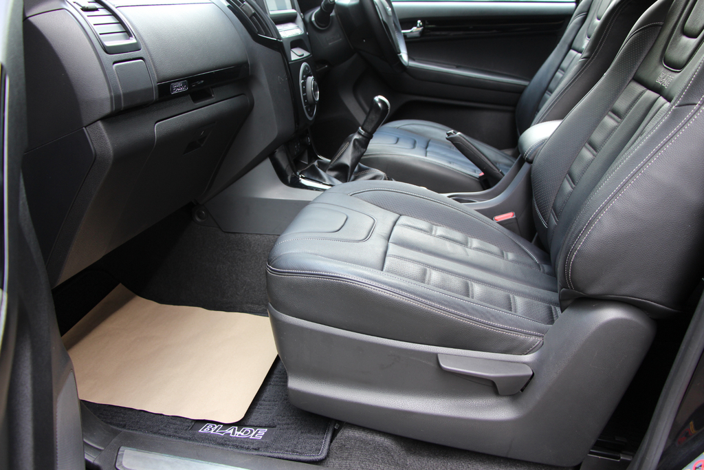 Isuzu D-Max Dcb 4X4 Pick Up Truckman Top White #17