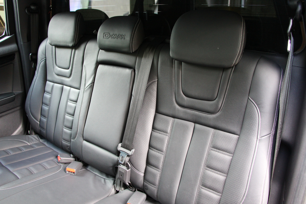 Isuzu D-Max Dcb 4X4 Pick Up Truckman Top White #18