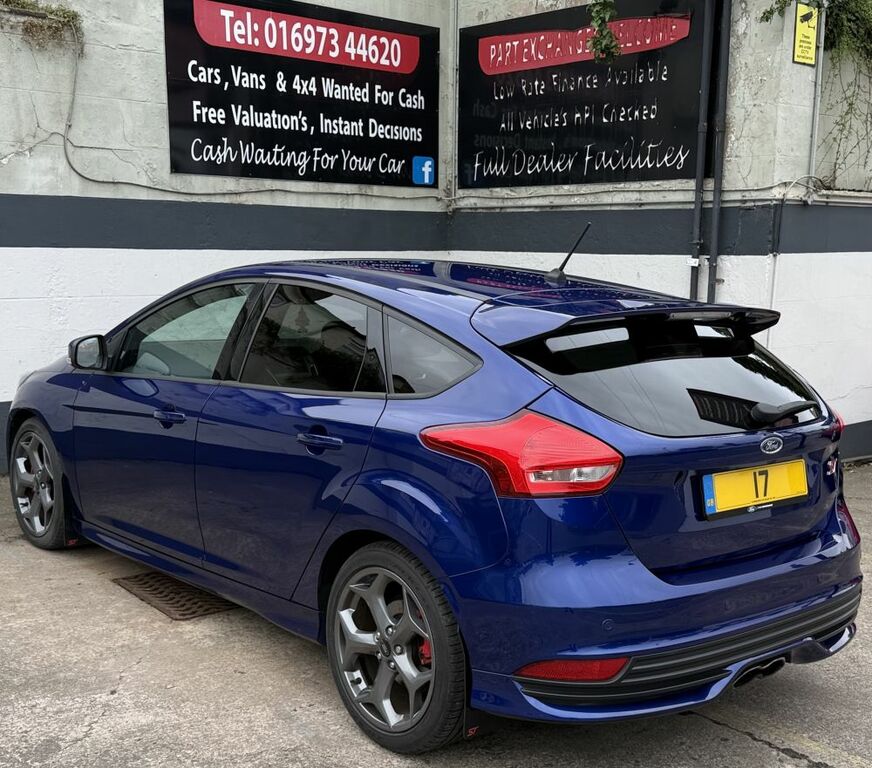 Ford Focus Hatchback Blue #4