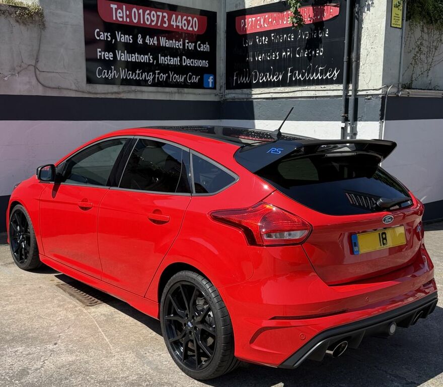 Ford Focus Hatchback Red #5