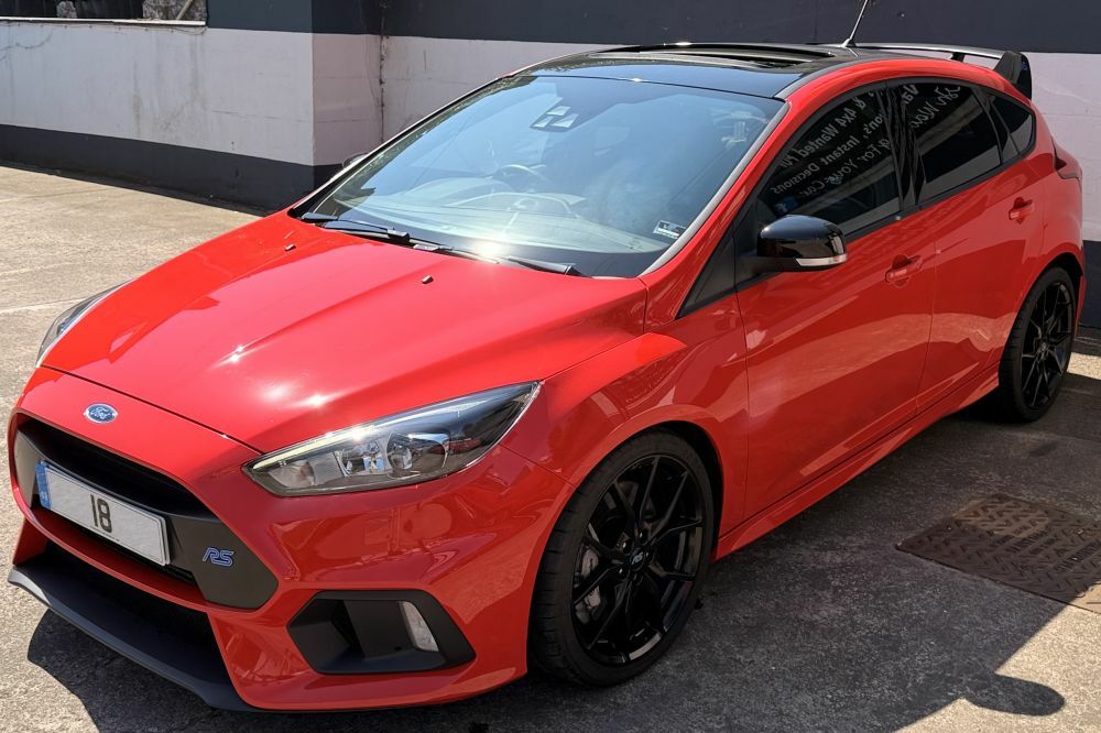 Ford Focus Hatchback Red #4