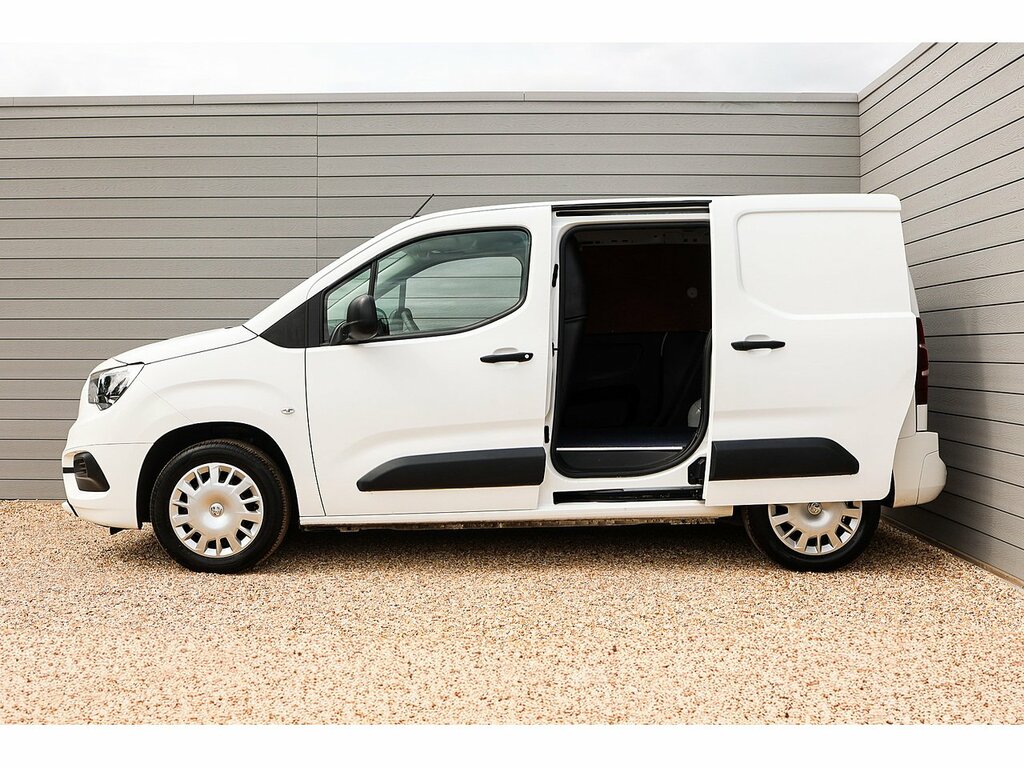 Vauxhall Combo Turbo D 2300 Sportive DS20EUA White #6