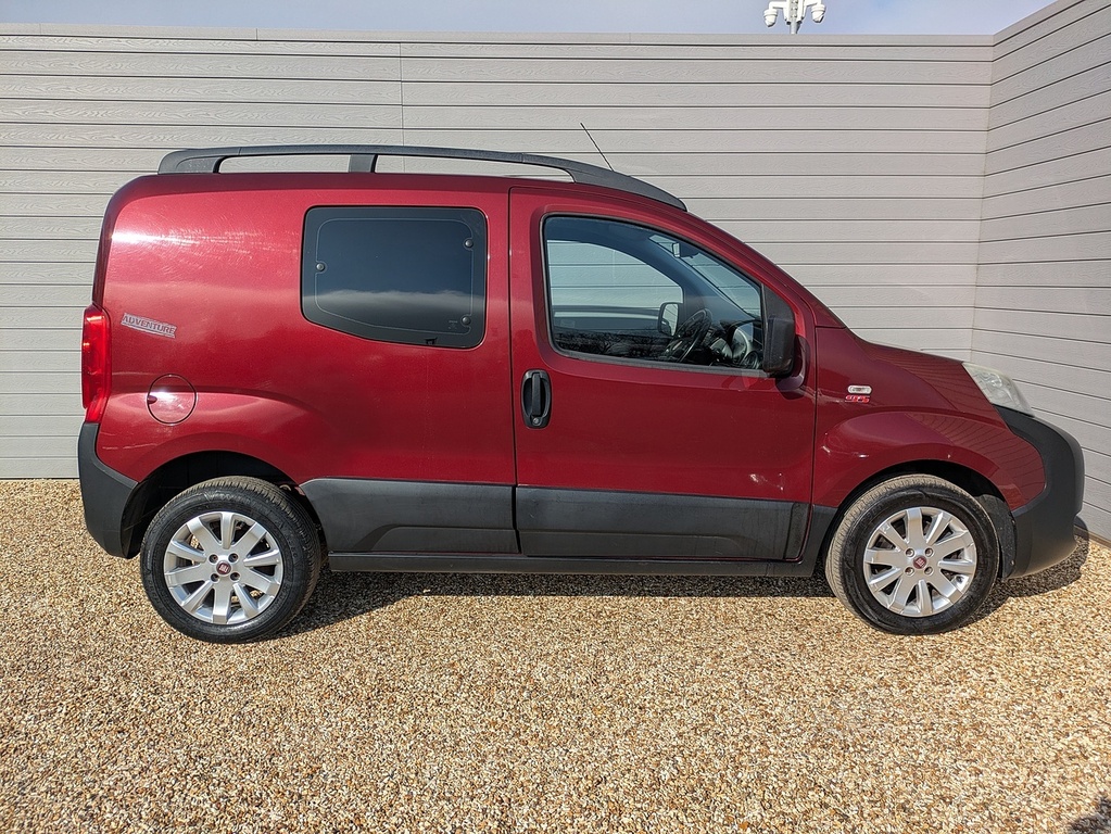 Fiat Fiorino 16V Multijet Combi Adventure Red #5