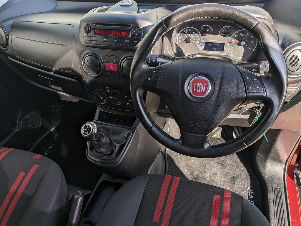 Fiat Fiorino 16V Multijet Combi Adventure Red #2