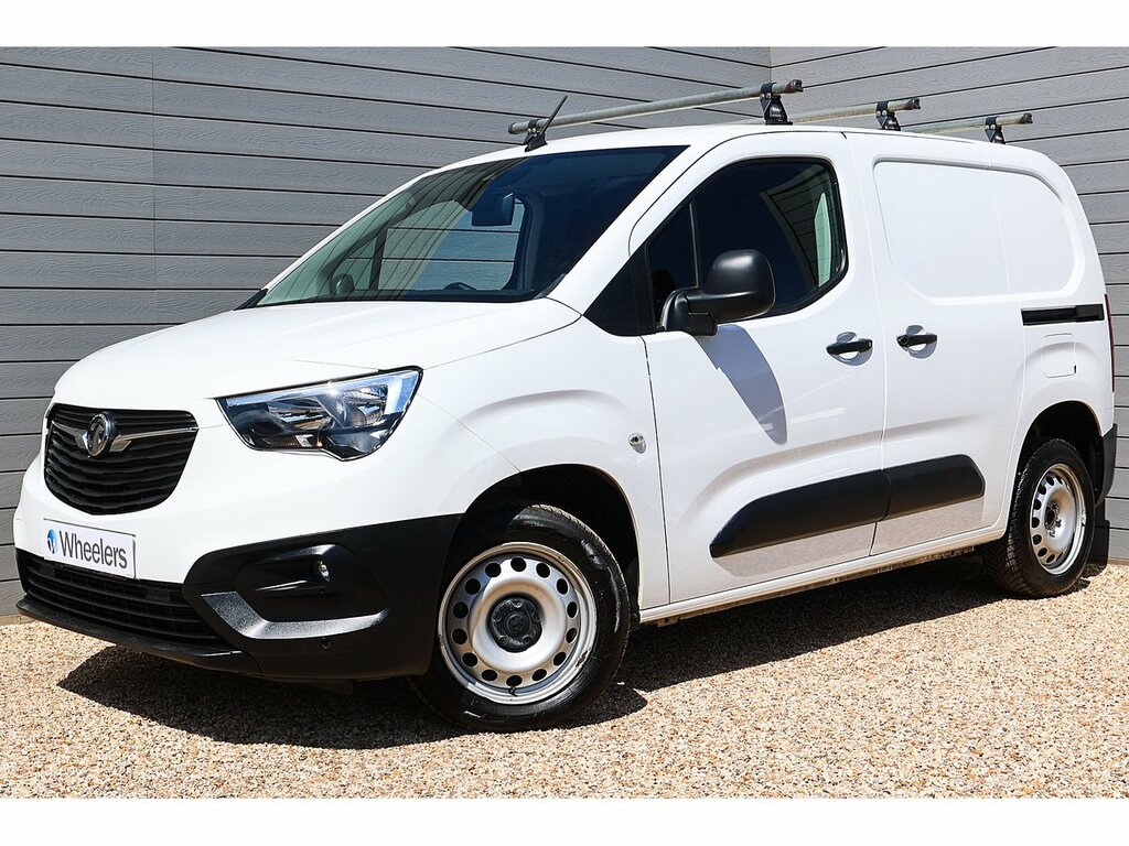 Vauxhall Combo Turbo D 2300 Dynamic White