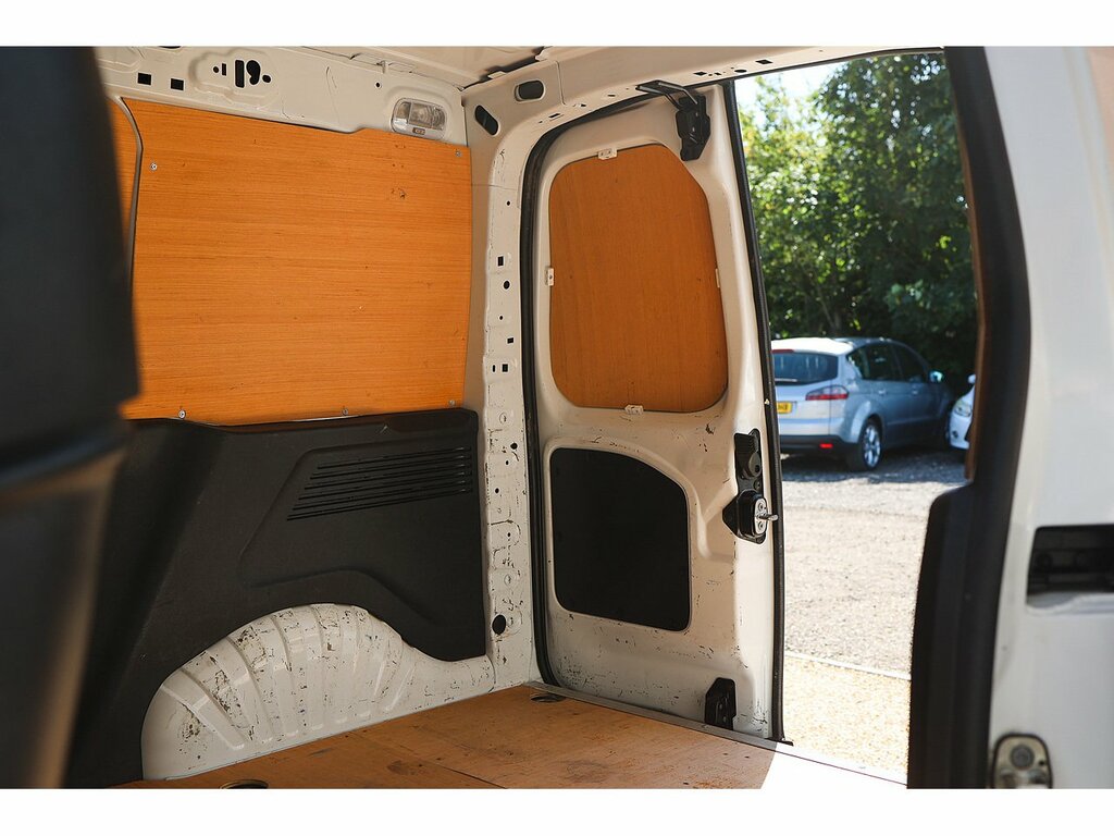 Vauxhall Combo Turbo D 2300 Dynamic White #3