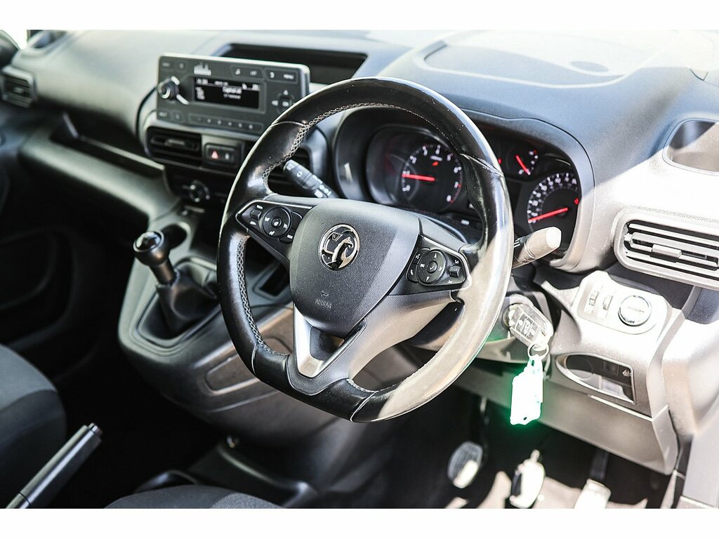 Vauxhall Combo Turbo D 2300 Dynamic White #2