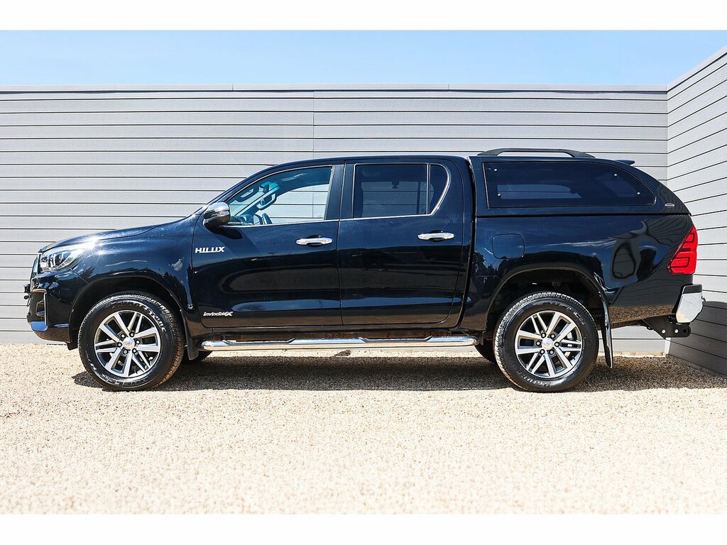 Toyota HILUX D-4d Invincible X Black #5
