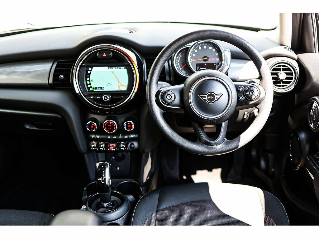 Mini Hatch Cooper Classic LX20JXG Silver #2