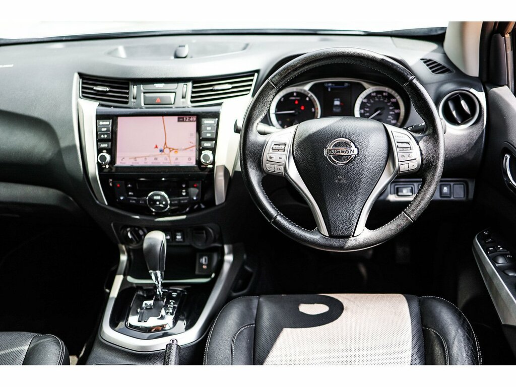 Nissan Navara Dci Tekna Silver #2