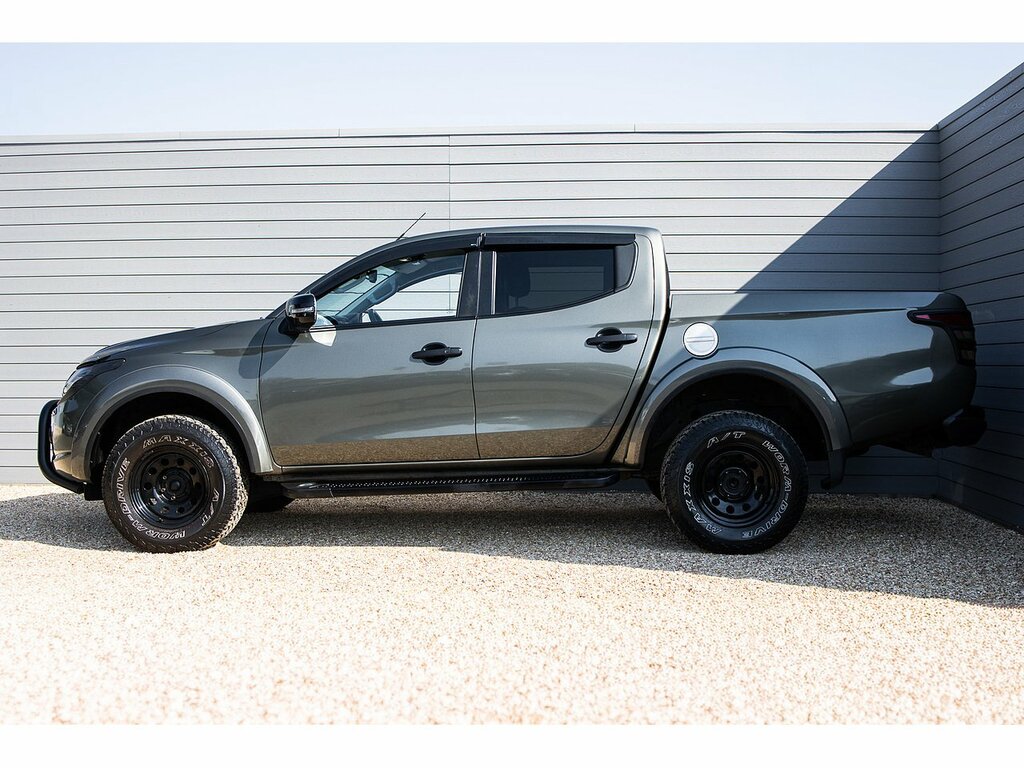 Mitsubishi L200 Di-d Dc Barbarian Green #5