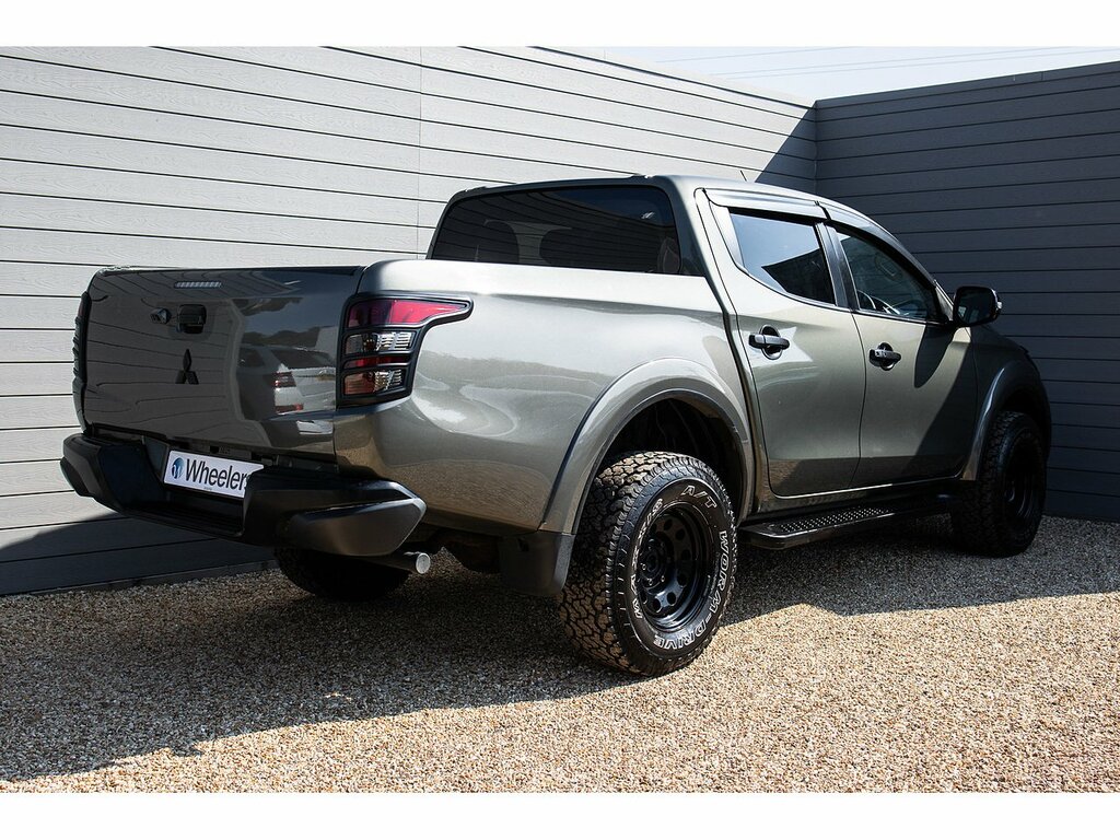 Mitsubishi L200 Di-d Dc Barbarian Green #3