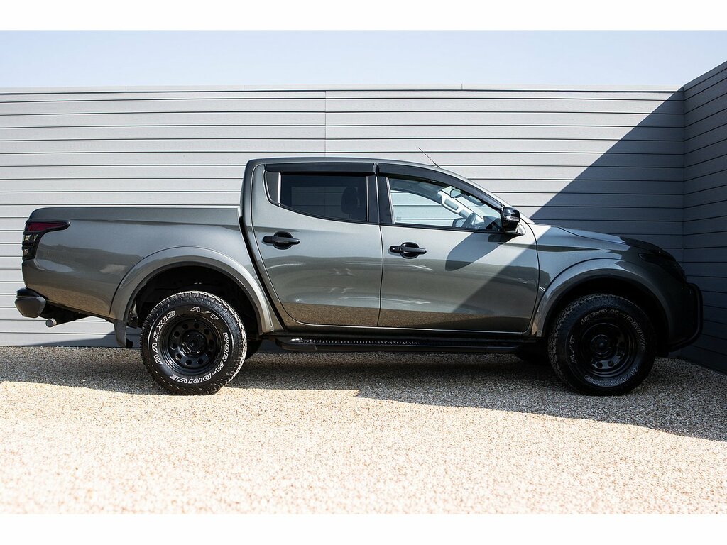 Mitsubishi L200 Di-d Dc Barbarian Green #6