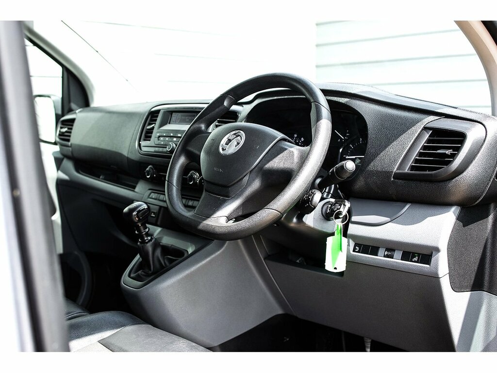 Vauxhall Vivaro 2900 1.5D 100Ps Dynamic H1 Van White #14