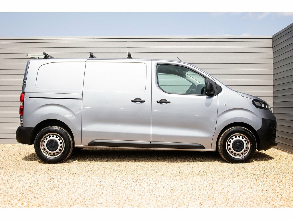 Vauxhall Vivaro 2900 1.5D 100Ps Dynamic H1 Van White #8