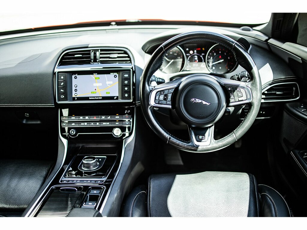 Jaguar XE I R-sport Red #2