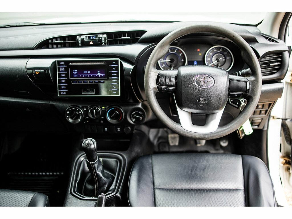 Toyota HILUX D-4d Active White #2