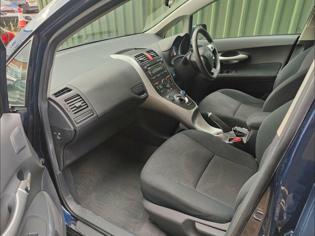 Toyota Auris T Spirit Black #8