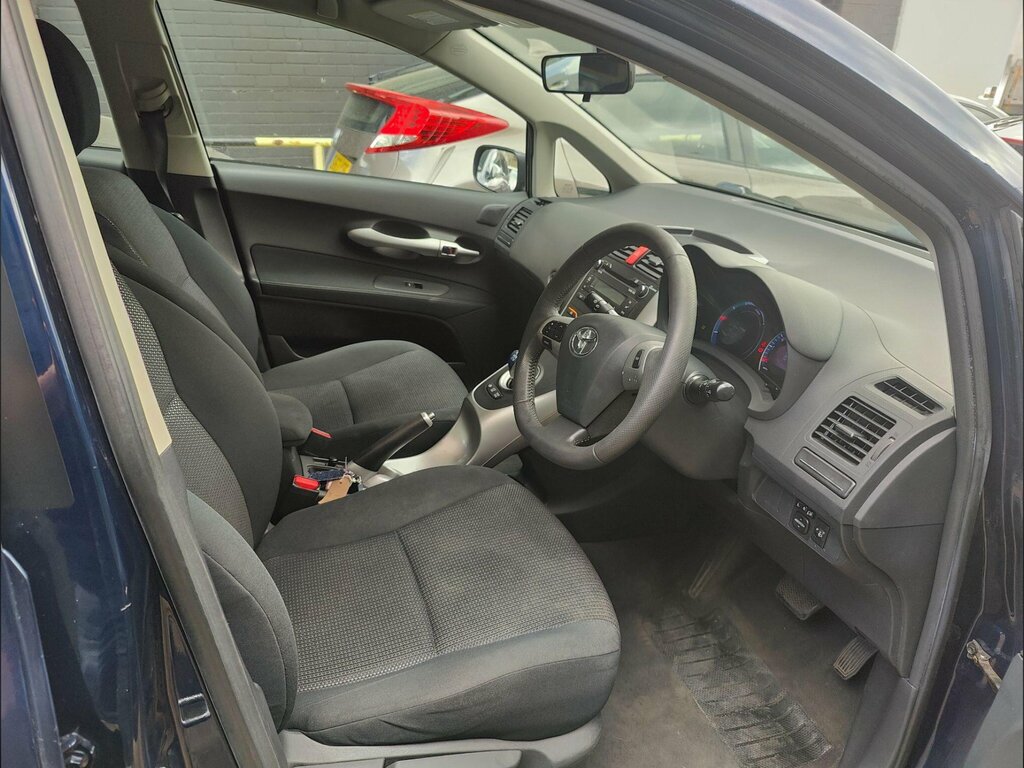 Toyota Auris T Spirit Black #10