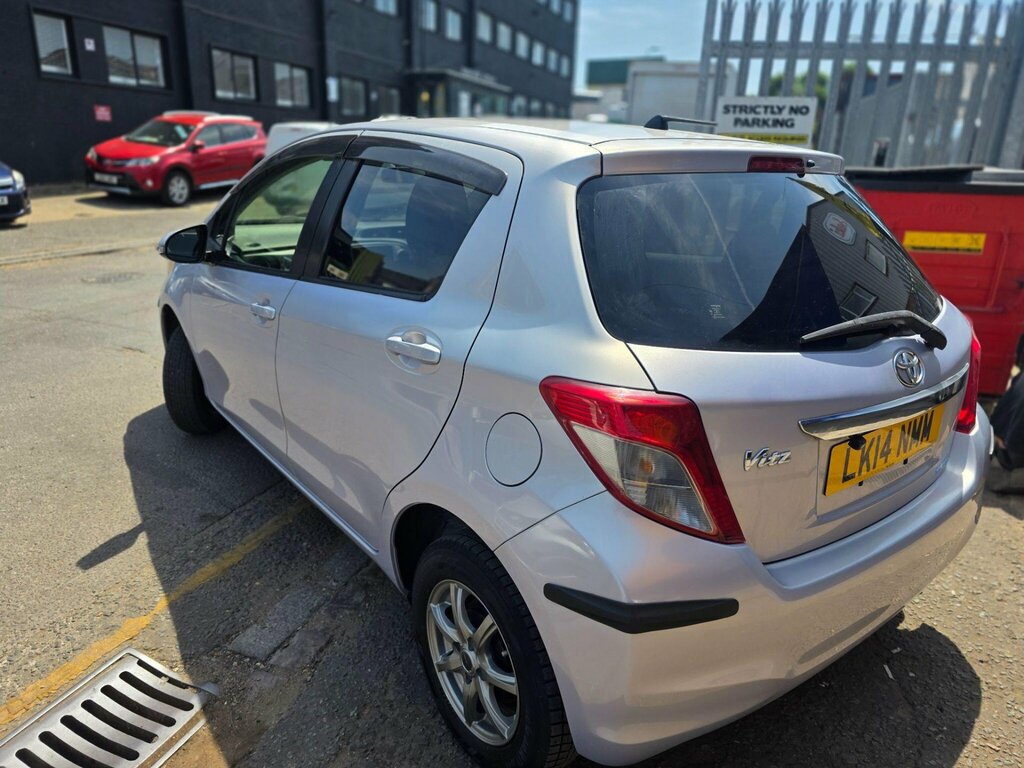 Toyota Yaris 1.33 Dual Vvt-i Icon Multidrive S Euro 5 Euro Purple #2