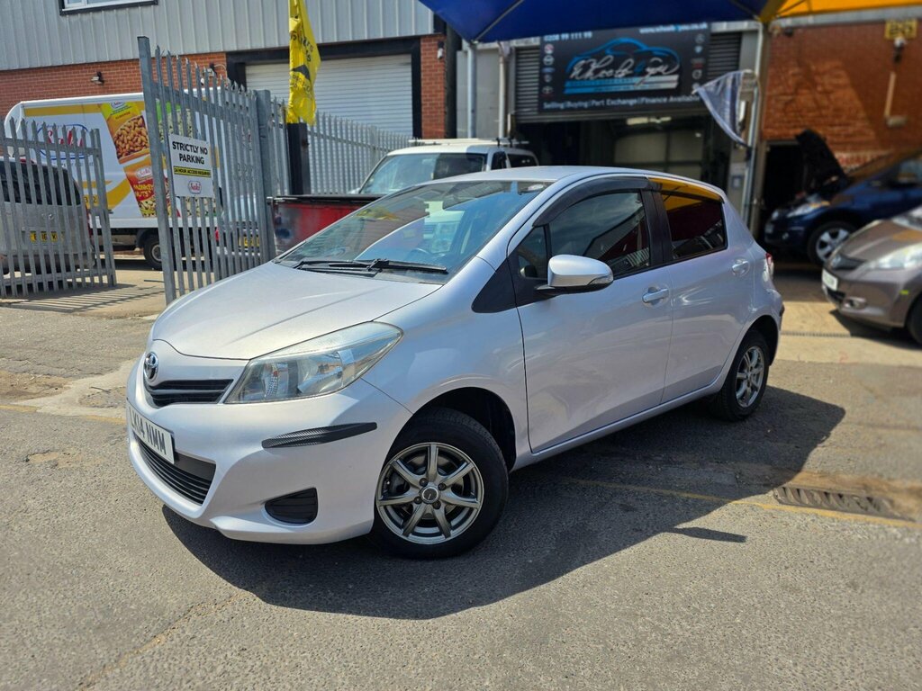 Toyota Yaris 1.33 Dual Vvt-i Icon Multidrive S Euro 5 Euro Purple