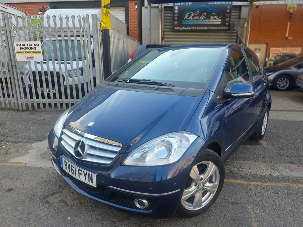 Mercedes-Benz A Class 1.8 A200 Cdi Blueefficiency Sport 7G-dct Euro 5 S Black #1